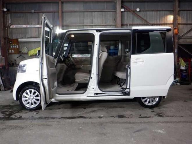N-BOXG Lパッケージ 4WD　本州仕入・ナビ・TV・Bカメラ・両側電動 660