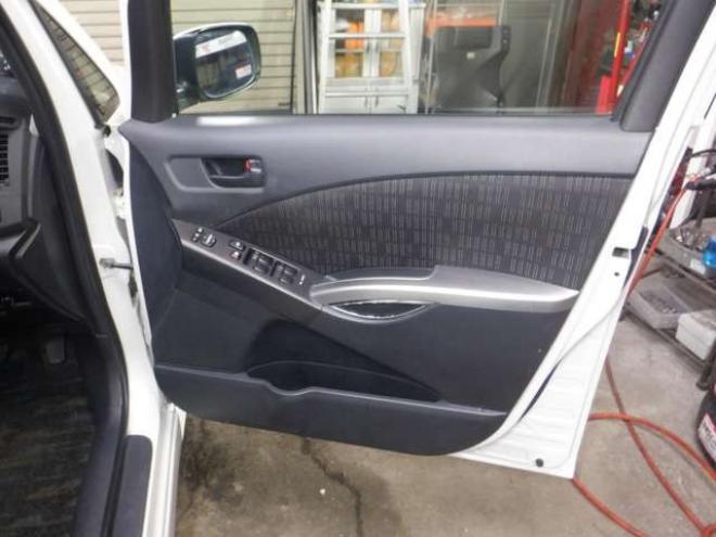 アイシス1.8 プラタナ 4WD　ナビ・TV・B/T・Bカメラ・パワスラ・寒冷地仕様・クリアランスソナー・ETC・リアヒーター・スマートキー・プッシュスタート・社外エンスタ・フォグランプ・オートエアコン 1800