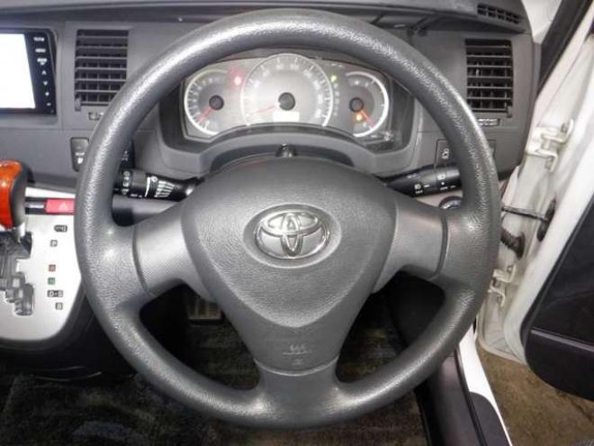 アイシス1.8 プラタナ 4WD　ナビ・TV・B/T・Bカメラ・パワスラ・寒冷地仕様・クリアランスソナー・ETC・リアヒーター・スマートキー・プッシュスタート・社外エンスタ・フォグランプ・オートエアコン 1800