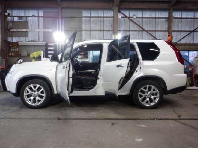 エクストレイル2.0 20Xtt 4WD　ナビ・TV・B/T・Bカメラ・後期型・カプロンシート・キセノン・全席シートヒーター・クルコン・インテリキー・純正AW・フォグランプ・ルーフレール・ETC 2000