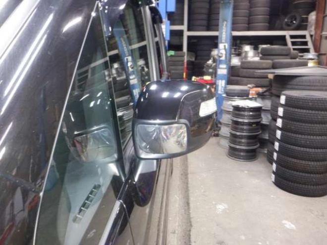 ステップワゴン2.0 スパーダ Z 4WD　ナビ・TV・Bカメラ・B/T・両側電動・スマートキー・ETC・HID・フルフラットシート・VSA・ミラーヒーター・ワイパーデアイサー・リアヒーター・オートライト 2000