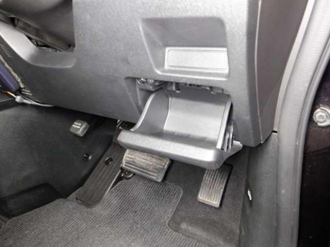 ステップワゴン2.0 スパーダ Z 4WD　ナビ・TV・Bカメラ・B/T・両側電動・スマートキー・ETC・HID・フルフラットシート・VSA・ミラーヒーター・ワイパーデアイサー・リアヒーター・オートライト 2000