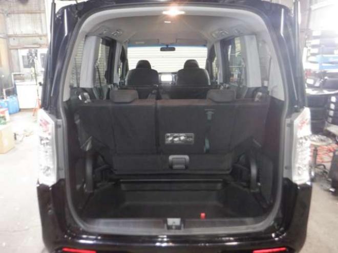 ステップワゴン2.0 スパーダ Z 4WD　ナビ・TV・Bカメラ・B/T・両側電動・スマートキー・ETC・HID・フルフラットシート・VSA・ミラーヒーター・ワイパーデアイサー・リアヒーター・オートライト 2000