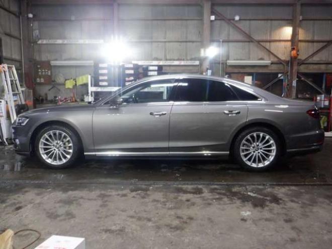 アウディA8 55 TFSI クワトロ 4WD　本州仕入・ナビ・TV・B/T・サンルーフ・黒革・360°カメラ・LEDヘッドライト・後席リモート・BANG&OLUSENサウンド・電動トランク・全席電動シート・全席パワークロージングドア・ヘッドアップディスプレイ 3000