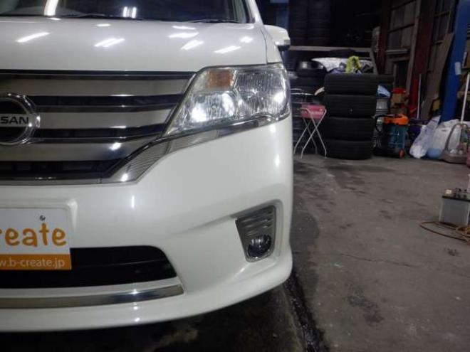 セレナ2.0 ハイウェイスター 4WD　ナビ・TV・Bカメラ・B/T・両側電動・インテリキー・プッシュスタート・アイドリングストップ・クルコン・HID・ETC・フォグランプ・純正AW・寒冷地仕様・純正エンスタ・リア席サンシェード 2000