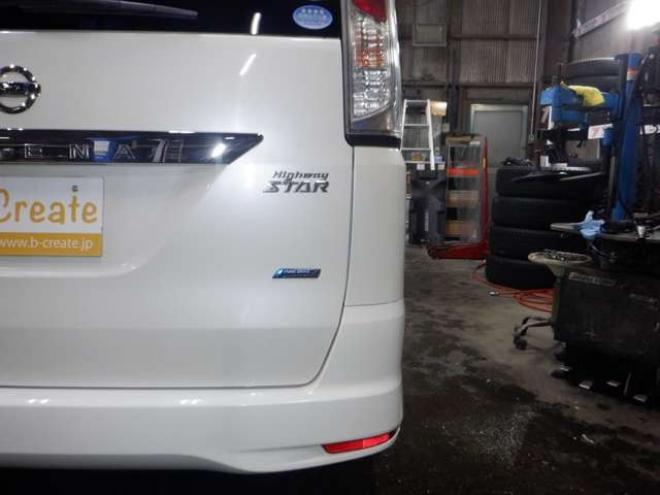 セレナ2.0 ハイウェイスター 4WD　ナビ・TV・Bカメラ・B/T・両側電動・インテリキー・プッシュスタート・アイドリングストップ・クルコン・HID・ETC・フォグランプ・純正AW・寒冷地仕様・純正エンスタ・リア席サンシェード 2000