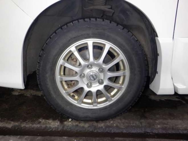 セレナ2.0 ハイウェイスター 4WD　ナビ・TV・Bカメラ・B/T・両側電動・インテリキー・プッシュスタート・アイドリングストップ・クルコン・HID・ETC・フォグランプ・純正AW・寒冷地仕様・純正エンスタ・リア席サンシェード 2000