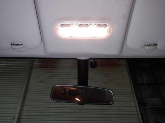 セレナ2.0 ハイウェイスター 4WD　ナビ・TV・Bカメラ・B/T・両側電動・インテリキー・プッシュスタート・アイドリングストップ・クルコン・HID・ETC・フォグランプ・純正AW・寒冷地仕様・純正エンスタ・リア席サンシェード 2000