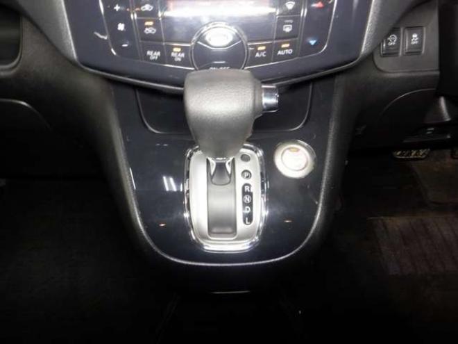 セレナ2.0 ハイウェイスター 4WD　ナビ・TV・Bカメラ・B/T・両側電動・インテリキー・プッシュスタート・アイドリングストップ・クルコン・HID・ETC・フォグランプ・純正AW・寒冷地仕様・純正エンスタ・リア席サンシェード 2000