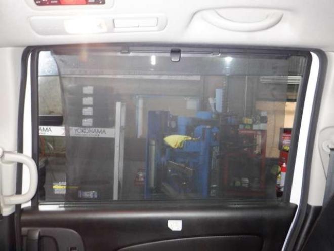 セレナ2.0 ハイウェイスター 4WD　ナビ・TV・Bカメラ・B/T・両側電動・インテリキー・プッシュスタート・アイドリングストップ・クルコン・HID・ETC・フォグランプ・純正AW・寒冷地仕様・純正エンスタ・リア席サンシェード 2000