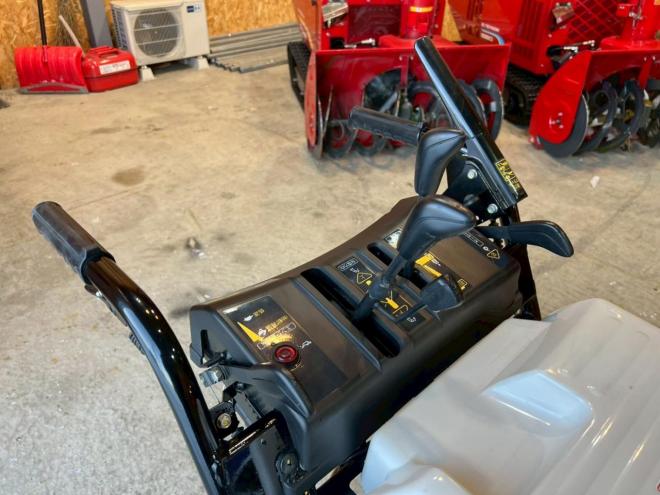 除雪機お手頃現状販売！ヤマハ　YSF860！静音モデル！ブレード付き！