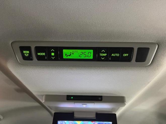 ヴェルファイア２．４Ｚ　ゴールデンアイズ　後期型　ワンオーナー　寒冷地仕様　禁煙車　両側パワースライドドア　パワーバックドア　純正ＨＤＤナビ　地デジ　ＤＶＤ再生　Ｂｌｕｅｔｏｏｔｈ　純正リアフリップダウンモニター　エンジンスターター　ＥＴＣ 4WD 2400 5Dr