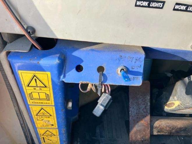 ホイールローダ日立建機株式会社　4WD 1500