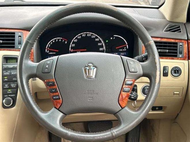 クラウンロイヤル 3.0 ロイヤルサルーン i-Four 4WD　ドライブレコーダー　オートクルーズコントロール　バックカメラ　ナビ　エアロ　HID　スマートキー　電動格納ミラー　盗難防止システム　衝突安全ボディ 3000