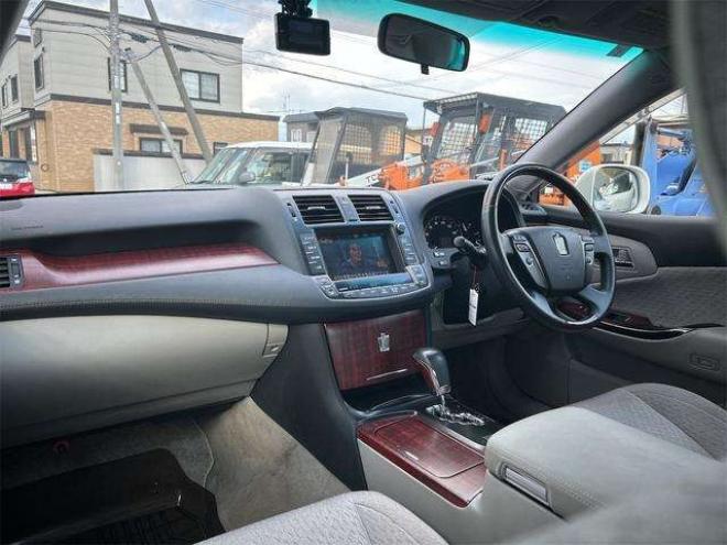 クラウンロイヤル 2.5 ロイヤルサルーン i-Four 4WD　ドライブレコーダー　クリアランスソナー　オートクルーズコントロール　バックカメラ　ナビ　TV　アルミホイール　オートライト　HID　スマートキー　盗難防止システム DVD再生 2500