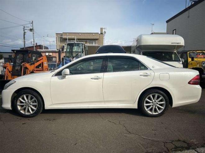 クラウンロイヤル 2.5 ロイヤルサルーン i-Four 4WD　ドライブレコーダー　クリアランスソナー　オートクルーズコントロール　バックカメラ　ナビ　TV　アルミホイール　オートライト　HID　スマートキー　盗難防止システム DVD再生 2500