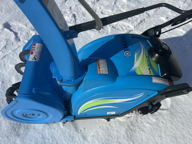 除雪機ヤマハ ゆっきぃ2.4馬力　お手軽手押し式小型でパワフルソリ&ホイール式。