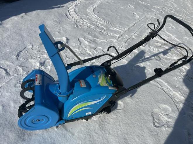 除雪機ヤマハ ゆっきぃ2.4馬力　お手軽手押し式小型でパワフルソリ&ホイール式。