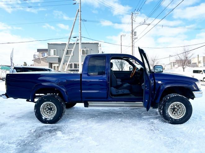 ハイラックススポーツPU EXTキャブ2.4DTワイドボディ4WD　ローンが不安な方＜優遇ローン＞　ユーザー買取車　ディーゼル車　リフトアップ　LEDライト　LEDテール 4WD 2400 5Dr