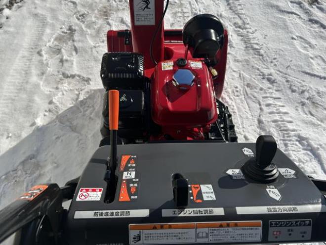 除雪機ホンダHSS760n新品同様で非常に綺麗です　今シーズン購入機