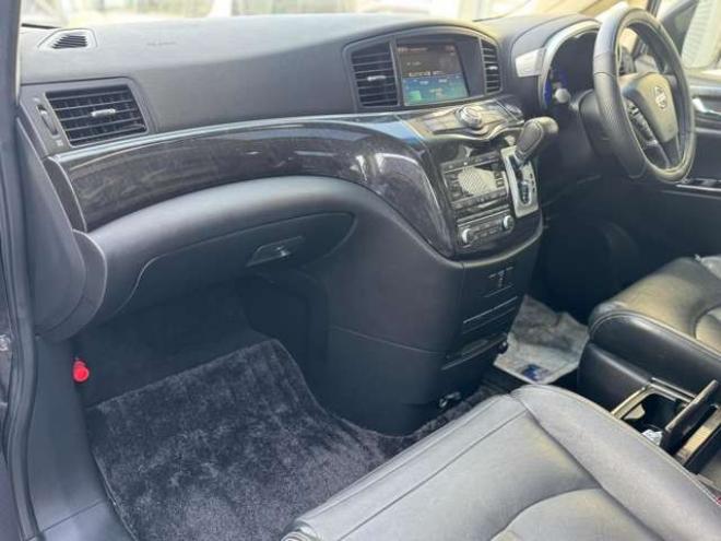 エルグランド3.5 ライダー 4WD　本革シート　サンルーフ　両側Pスライド　パワーバックドア 3500