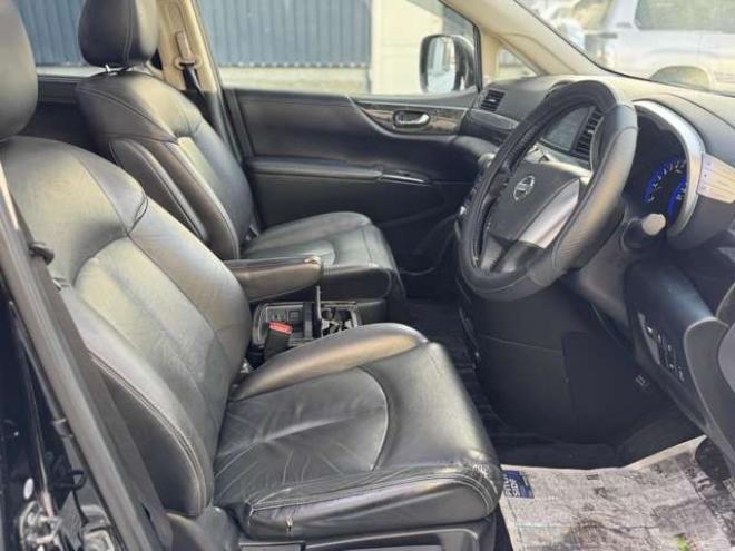 エルグランド3.5 ライダー 4WD　本革シート　サンルーフ　両側Pスライド　パワーバックドア 3500