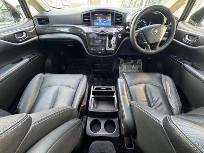 エルグランド3.5 ライダー 4WD　本革シート　サンルーフ　両側Pスライド　パワーバックドア 3500