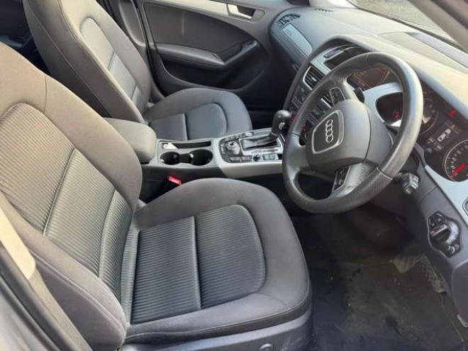 アウディA4 2.0 TFSI クワトロ 4WD　ワンオーナー車　ナビ　TV 正規輸入車 2000