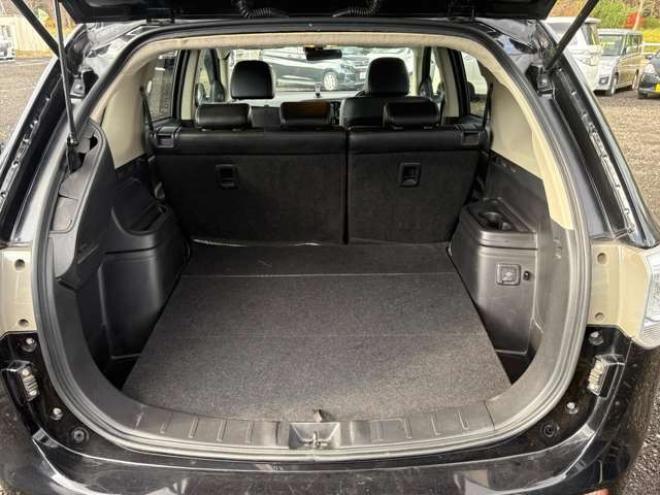 アウトランダーPHEV2.0 G ナビパッケージ 4WD　 2000