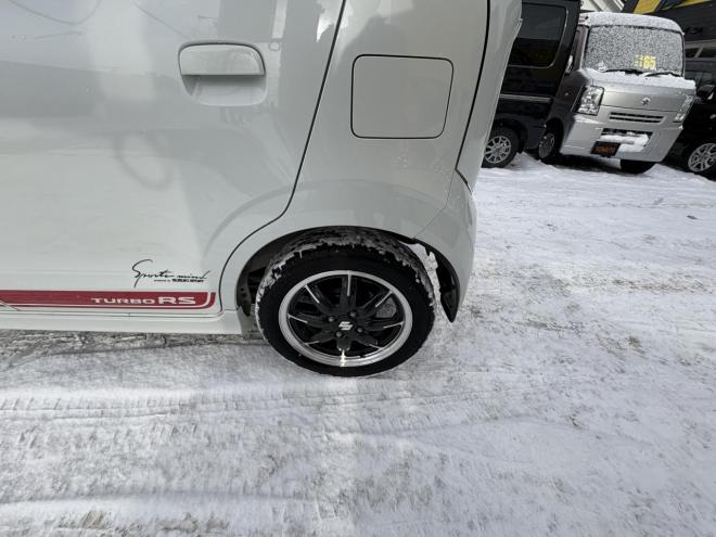 アルトALTO TURBO RS 4WD本州仕入　寒冷地仕様　ブレーキアシスト　TURBO 5AG 純正ワンセグナビ　シートヒーター　HIDヘッド　PUSHスタート　スマートキースペアー有　１５インチアルミ　エンジンオイル交換　スタットレス付　スポーツマフラー付　ETC 4WD 660 ５Dr