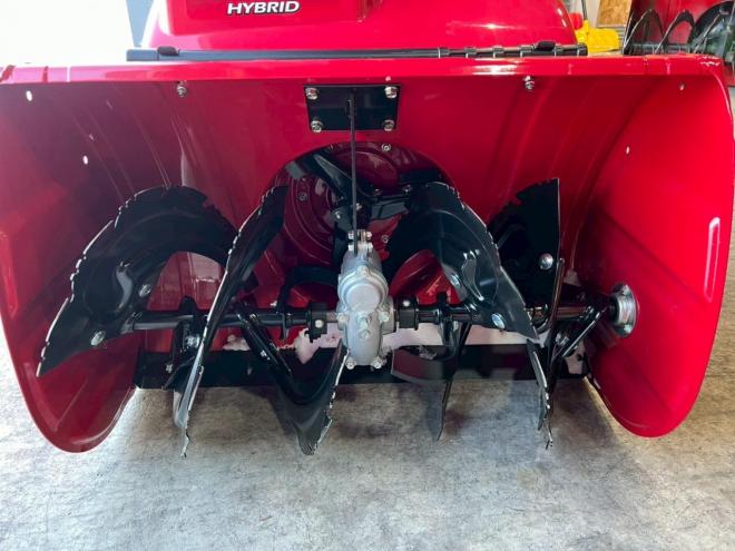 除雪機ホンダ　HSS1170i！ハイブリッド！