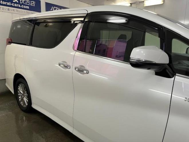 アルファードハイブリッドＳＲ　本州仕入　寒冷地仕様　禁煙車　純正ブラックレザーシート　純正１７インチＡＷ　社外１６ＡＷ＋スタッドレスタイヤ付　純正ナビ　地デジ　Ｂｌｕｅｔｏｏｔｈオーディオ　純正リアフリップダウンモニター　ＥＴＣ 4WD 2500 5Dr