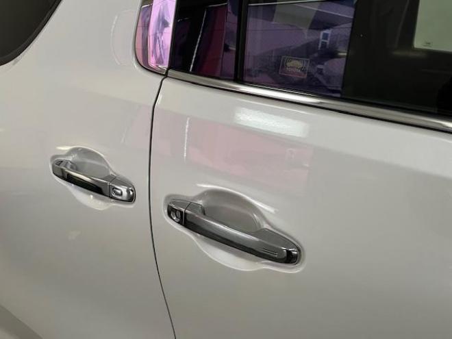 アルファードハイブリッドＳＲ　本州仕入　寒冷地仕様　禁煙車　純正ブラックレザーシート　純正１７インチＡＷ　社外１６ＡＷ＋スタッドレスタイヤ付　純正ナビ　地デジ　Ｂｌｕｅｔｏｏｔｈオーディオ　純正リアフリップダウンモニター　ＥＴＣ 4WD 2500 5Dr