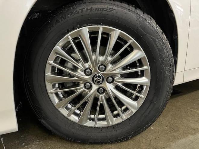 アルファードハイブリッドＳＲ　本州仕入　寒冷地仕様　禁煙車　純正ブラックレザーシート　純正１７インチＡＷ　社外１６ＡＷ＋スタッドレスタイヤ付　純正ナビ　地デジ　Ｂｌｕｅｔｏｏｔｈオーディオ　純正リアフリップダウンモニター　ＥＴＣ 4WD 2500 5Dr