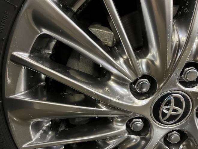 アルファードハイブリッドＳＲ　本州仕入　寒冷地仕様　禁煙車　純正ブラックレザーシート　純正１７インチＡＷ　社外１６ＡＷ＋スタッドレスタイヤ付　純正ナビ　地デジ　Ｂｌｕｅｔｏｏｔｈオーディオ　純正リアフリップダウンモニター　ＥＴＣ 4WD 2500 5Dr