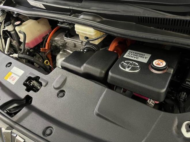 アルファードハイブリッドＳＲ　本州仕入　寒冷地仕様　禁煙車　純正ブラックレザーシート　純正１７インチＡＷ　社外１６ＡＷ＋スタッドレスタイヤ付　純正ナビ　地デジ　Ｂｌｕｅｔｏｏｔｈオーディオ　純正リアフリップダウンモニター　ＥＴＣ 4WD 2500 5Dr