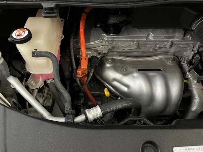 アルファードハイブリッドＳＲ　本州仕入　寒冷地仕様　禁煙車　純正ブラックレザーシート　純正１７インチＡＷ　社外１６ＡＷ＋スタッドレスタイヤ付　純正ナビ　地デジ　Ｂｌｕｅｔｏｏｔｈオーディオ　純正リアフリップダウンモニター　ＥＴＣ 4WD 2500 5Dr