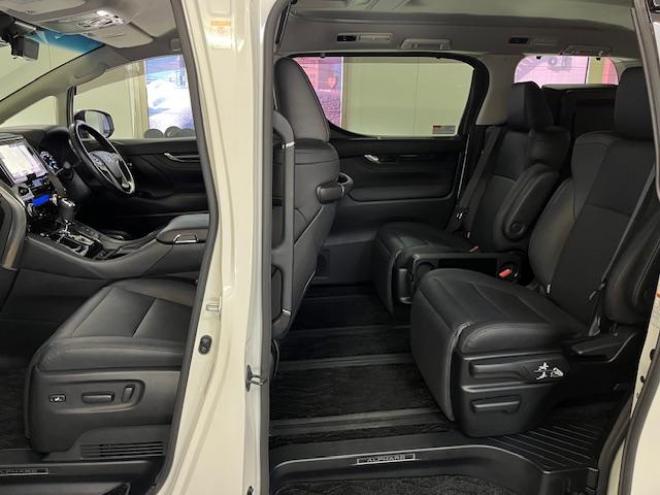 アルファードハイブリッドＳＲ　本州仕入　寒冷地仕様　禁煙車　純正ブラックレザーシート　純正１７インチＡＷ　社外１６ＡＷ＋スタッドレスタイヤ付　純正ナビ　地デジ　Ｂｌｕｅｔｏｏｔｈオーディオ　純正リアフリップダウンモニター　ＥＴＣ 4WD 2500 5Dr