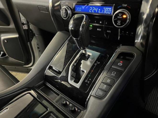 アルファードハイブリッドＳＲ　本州仕入　寒冷地仕様　禁煙車　純正ブラックレザーシート　純正１７インチＡＷ　社外１６ＡＷ＋スタッドレスタイヤ付　純正ナビ　地デジ　Ｂｌｕｅｔｏｏｔｈオーディオ　純正リアフリップダウンモニター　ＥＴＣ 4WD 2500 5Dr