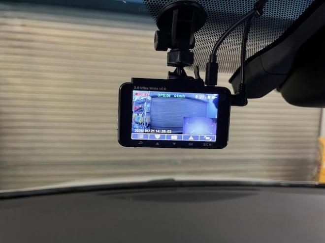 アルファードハイブリッドＳＲ　本州仕入　寒冷地仕様　禁煙車　純正ブラックレザーシート　純正１７インチＡＷ　社外１６ＡＷ＋スタッドレスタイヤ付　純正ナビ　地デジ　Ｂｌｕｅｔｏｏｔｈオーディオ　純正リアフリップダウンモニター　ＥＴＣ 4WD 2500 5Dr