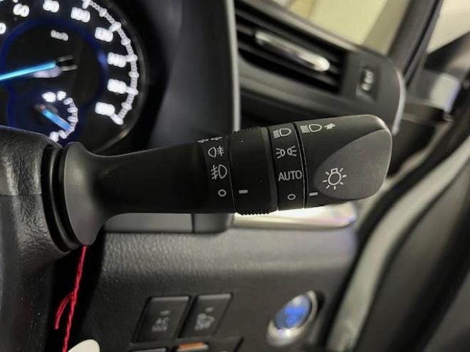 アルファードハイブリッドＳＲ　本州仕入　寒冷地仕様　禁煙車　純正ブラックレザーシート　純正１７インチＡＷ　社外１６ＡＷ＋スタッドレスタイヤ付　純正ナビ　地デジ　Ｂｌｕｅｔｏｏｔｈオーディオ　純正リアフリップダウンモニター　ＥＴＣ 4WD 2500 5Dr