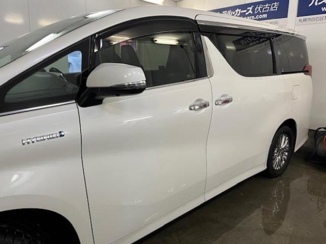 アルファードハイブリッドＳＲ　本州仕入　寒冷地仕様　禁煙車　純正ブラックレザーシート　純正１７インチＡＷ　社外１６ＡＷ＋スタッドレスタイヤ付　純正ナビ　地デジ　Ｂｌｕｅｔｏｏｔｈオーディオ　純正リアフリップダウンモニター　ＥＴＣ 4WD 2500 5Dr