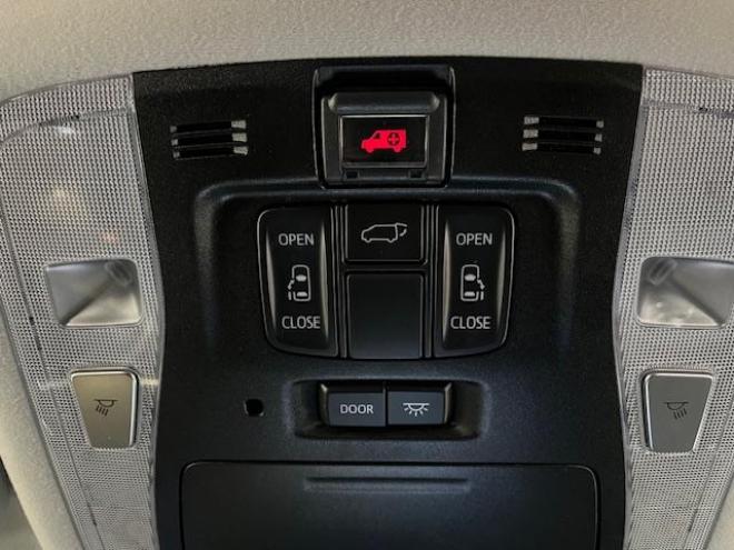 アルファードハイブリッドＳＲ　本州仕入　寒冷地仕様　禁煙車　純正ブラックレザーシート　純正１７インチＡＷ　社外１６ＡＷ＋スタッドレスタイヤ付　純正ナビ　地デジ　Ｂｌｕｅｔｏｏｔｈオーディオ　純正リアフリップダウンモニター　ＥＴＣ 4WD 2500 5Dr