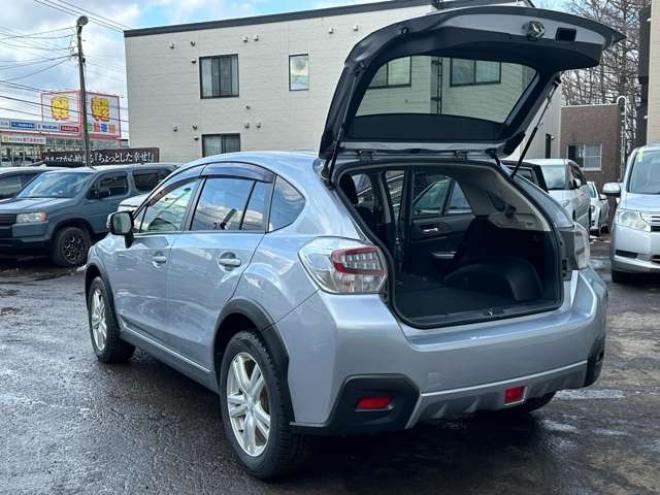 インプレッサXVハイブリッド 2.0i 4WD　ナビ　ワンセグ　アルミホイール　クルーズコントロール　ABS　横滑り防止装置　盗難防止装置　パワステ　パワーウィンドウ　スマートキー　キーレスエントリー　MTモード付　アイドリングストップ　ETC 2000