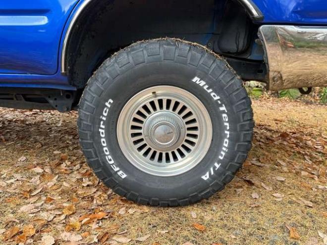 ハイラックスサーフ2.7 SSR-X パッケージオプションA 4WD　ナローボディ　リフトアップ　グリル　グッドリッチAW　パワステ　パワーウィンドウ　ABS　キーレス 2700