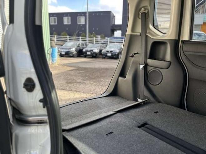 N-BOXカスタムG Lパッケージ 4WD　社外ナビ　左側電動スライドドア　バックカメラ　純正アルミホイール　キーレスエントリー　ABS　パワーウィンドウ　パワステ　盗難防止装置 660