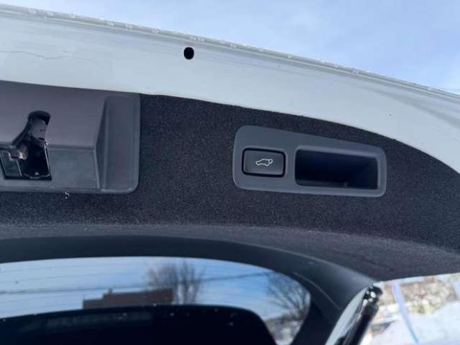 ハリアーハイブリッド2.5ハイブリッドE-Fourプレミアム 4WD ローンが不安な方＜優遇ローン＞  本州仕入　フルエアロ　SDナビTV　バックカメラ　4WD 