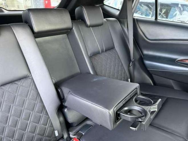 ハリアーハイブリッド2.5ハイブリッドE-Fourプレミアム 4WD ローンが不安な方＜優遇ローン＞  本州仕入　フルエアロ　SDナビTV　バックカメラ　4WD 