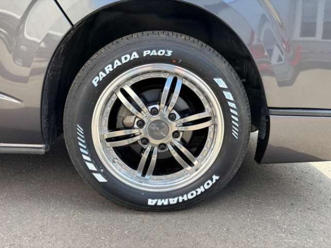 ハイエースバン2.8 スーパーGL ダークプライムII ロングボディ ディーゼルターボ 4WD　グレーメタリック　415COBRAクリーンルック3フロントスポイラー　ステージ2ルーフスポイラー　バッドフェイスBY2ボンネット　バッドラッカー17インチAW　ヨコハマPARADA17インチホワイトレター 2800