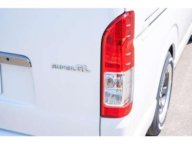 ハイエースバン2.8 スーパーGL ダークプライムII ロングボディ ディーゼルターボ 4WD　ESSEXカスタム　FリップスポイラーVer.4　サイドライナー　クワトロリアバンパー　プログレスIバッドパネル　17インチELホイール　ヨコハマPARADA　415COBRAフラットキット 2800